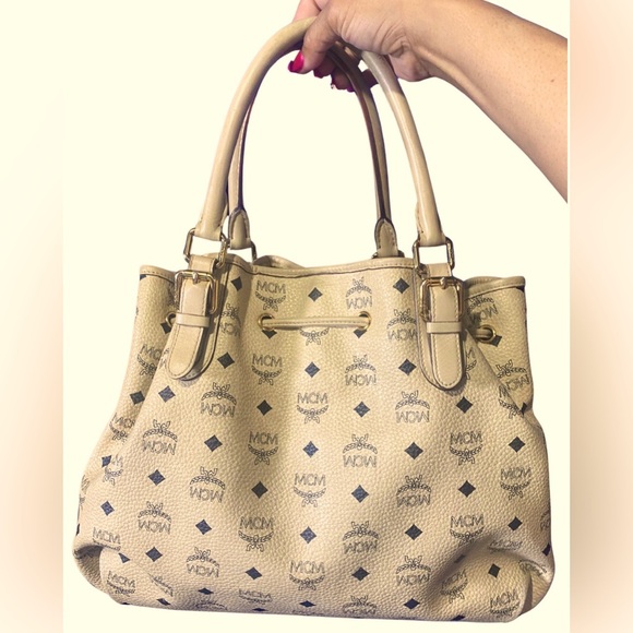 MCM Munchen Hobo Handbag, Crossbody, Shoulder Bag, Authentic. EUC - Picture 2 of 15